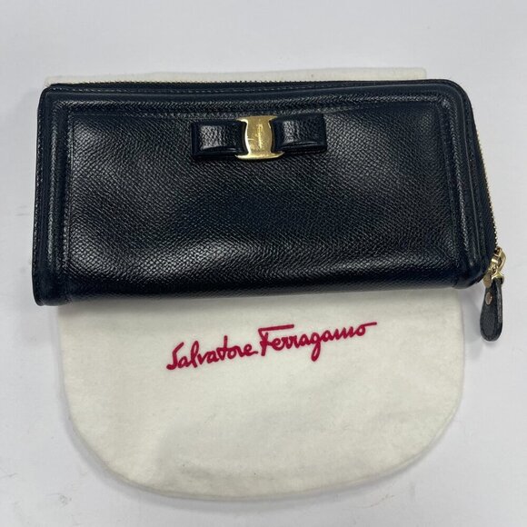Ferragamo Vara Bow L-Zip Black Leather Wallet - Preowned - Picture 6 of 13